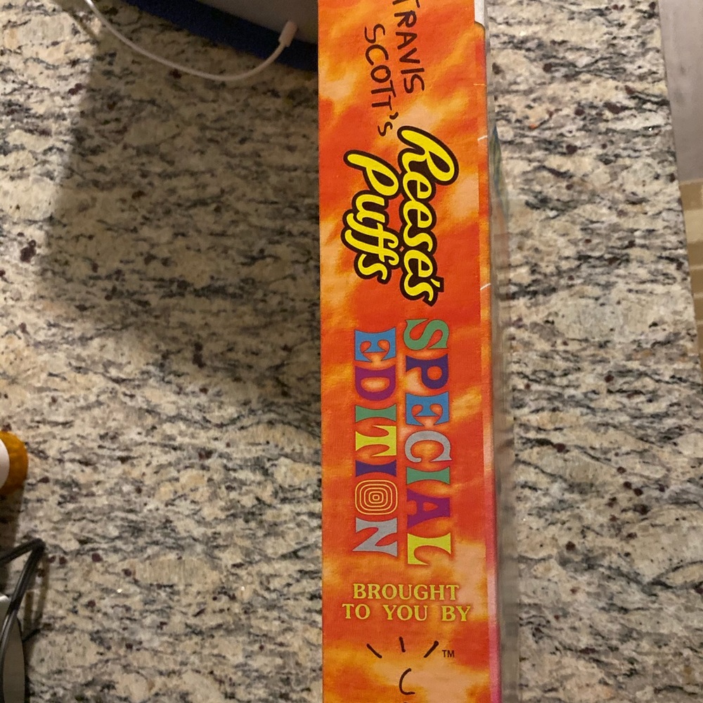 Travis Scott X Reese’s Puff - Picture 4 of 4